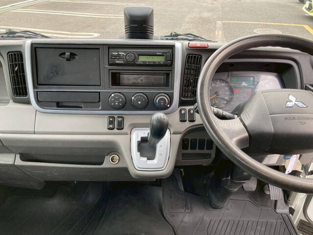 三菱ふそうキャンター平ボディ小型（2t・3t）[写真25]