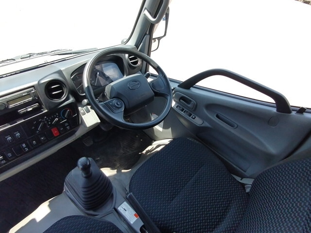 日野デュトロダブルキャブ（Wキャブ）小型（2t・3t）[写真21]