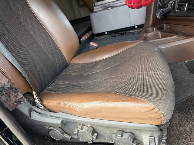 日野プロフィアトレーラーヘッド（トラクターヘッド）大型（10t）[写真20]