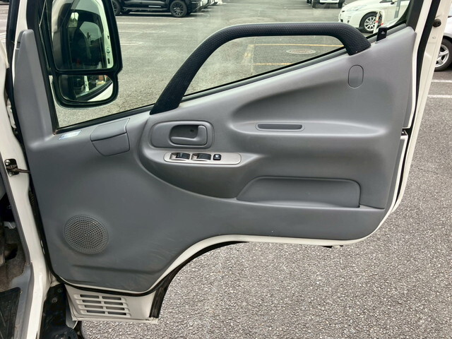 トヨタトヨエース平ボディ小型（2t・3t）[写真27]