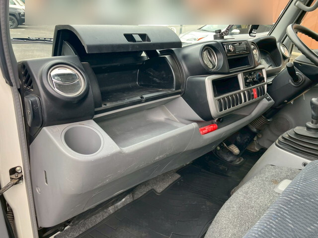 トヨタトヨエース平ボディ小型（2t・3t）[写真32]