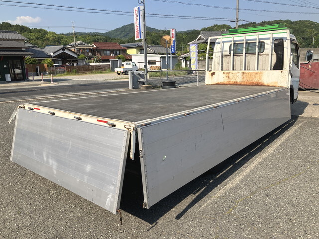 三菱ふそうキャンターアルミブロック小型（2t・3t）[写真14]