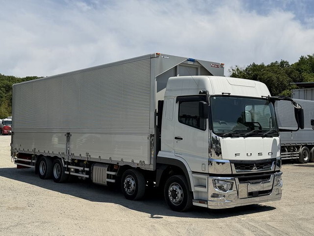 三菱ふそうスーパーグレートアルミウイング大型（10t）[写真01]