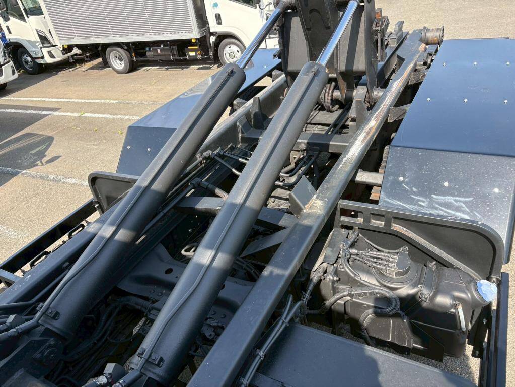 日野プロフィアコンテナ専用車大型（10t）[写真10]