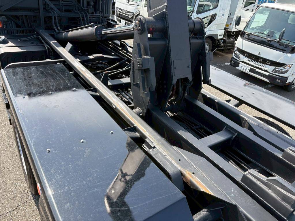 日野プロフィアコンテナ専用車大型（10t）[写真11]