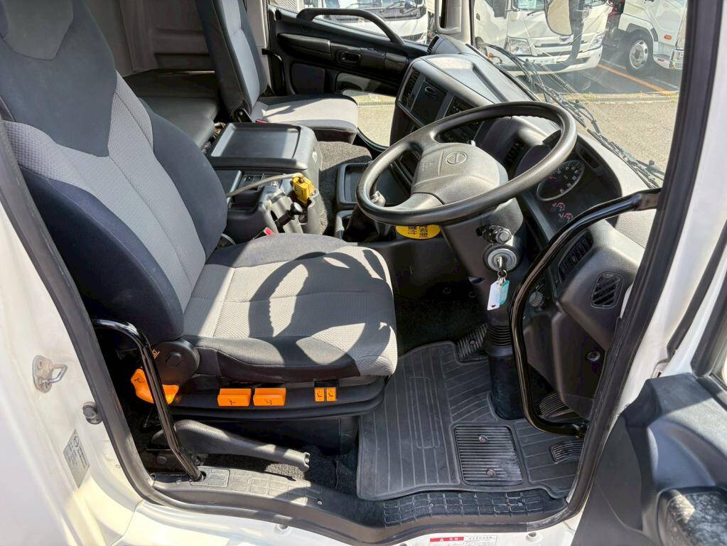 日野プロフィアコンテナ専用車大型（10t）[写真20]