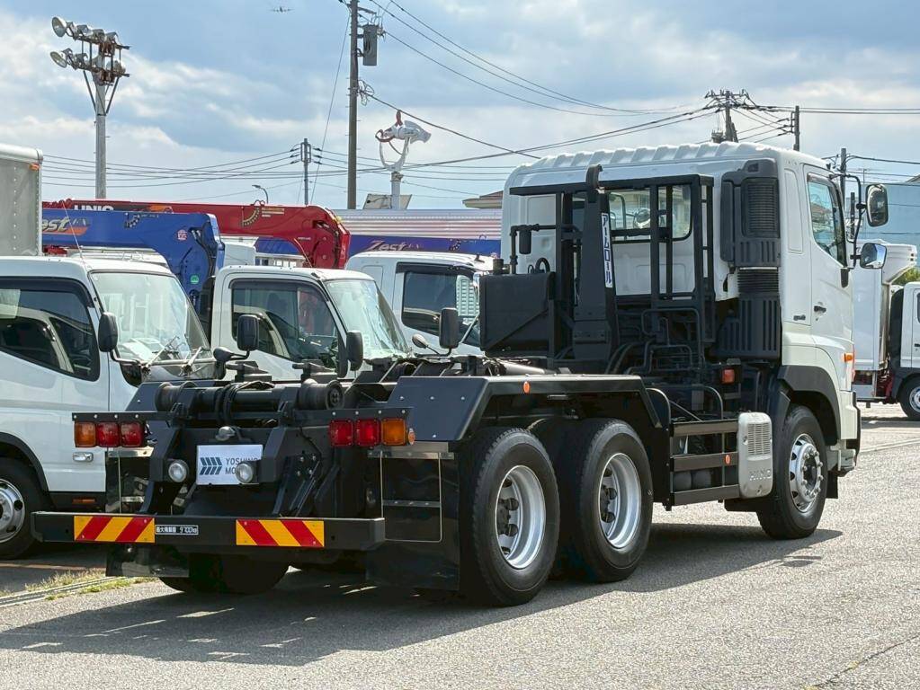 日野プロフィアコンテナ専用車大型（10t）[写真04]