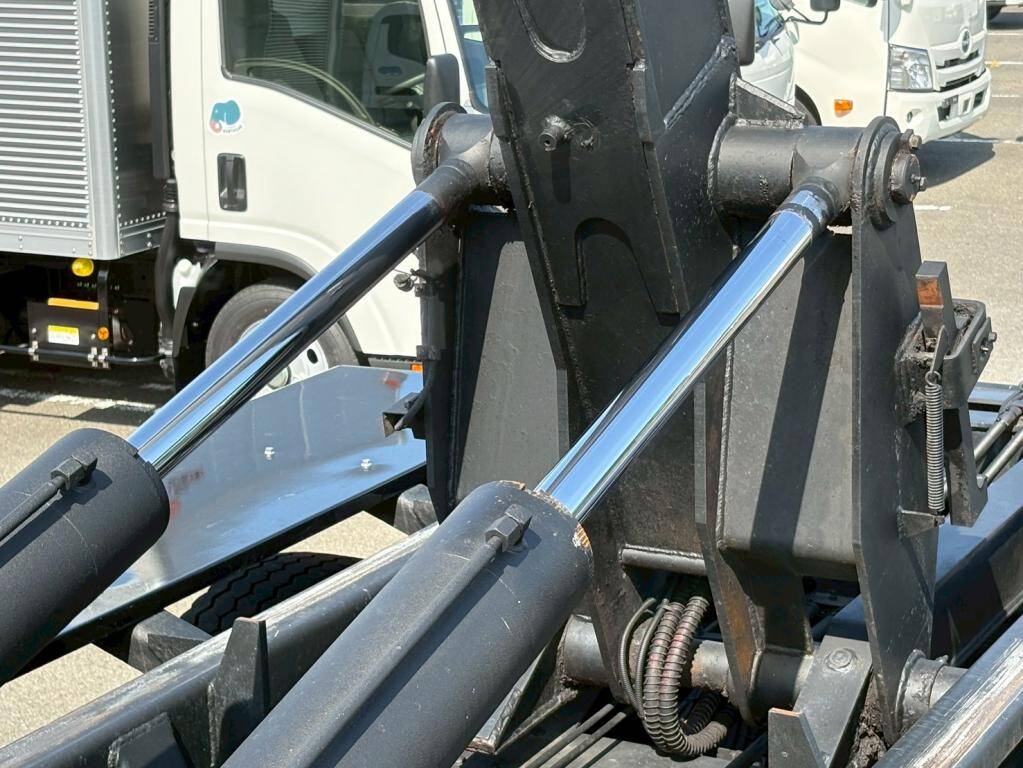 日野プロフィアコンテナ専用車大型（10t）[写真09]