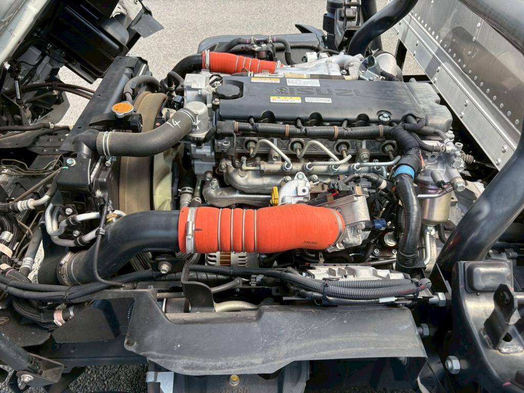 いすゞエルフアルミバン小型（2t・3t）[写真17]