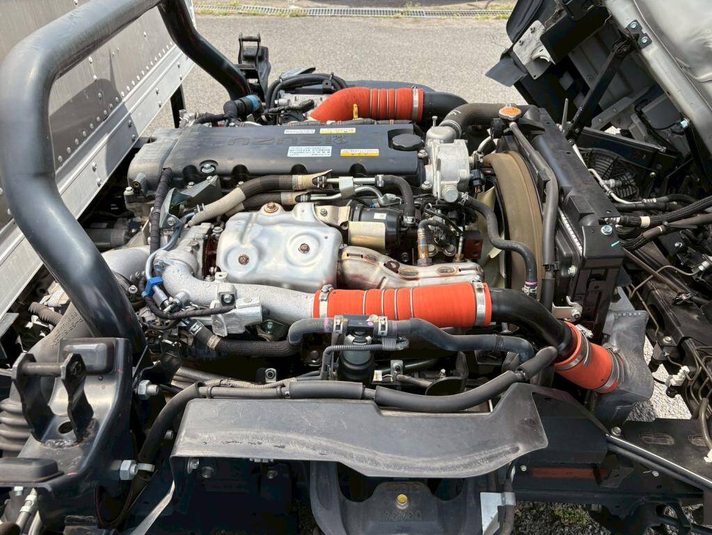 いすゞエルフアルミバン小型（2t・3t）[写真18]