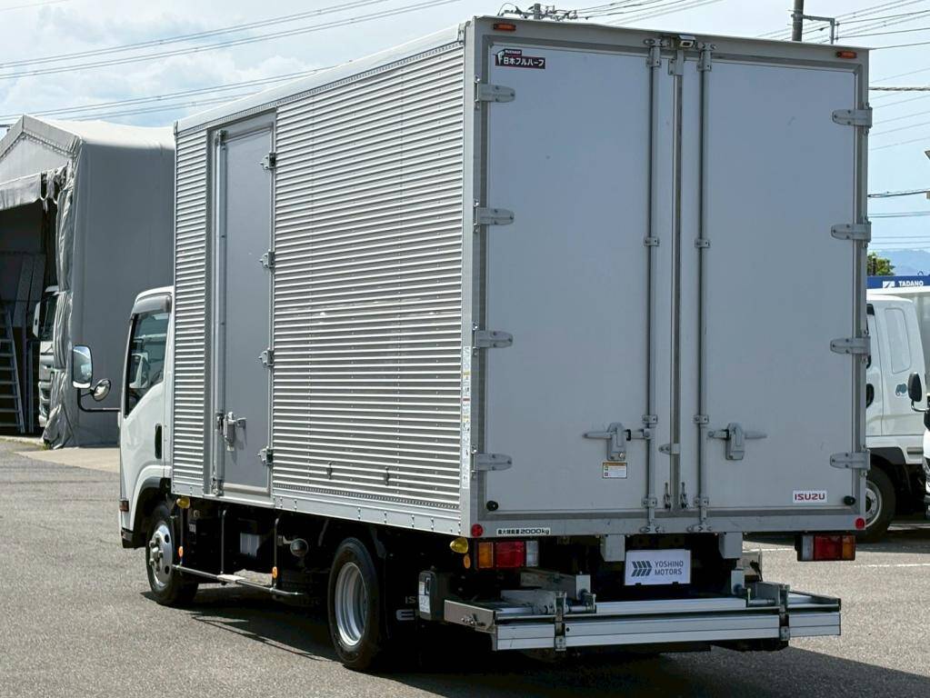 いすゞエルフアルミバン小型（2t・3t）[写真03]