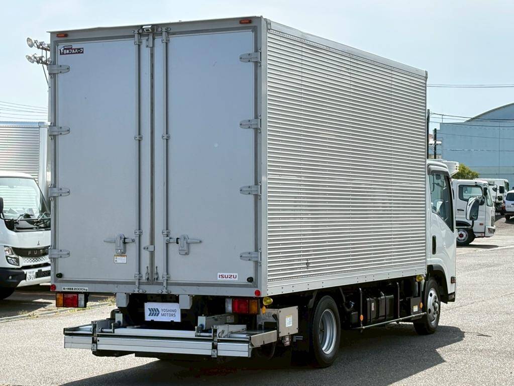 いすゞエルフアルミバン小型（2t・3t）[写真04]