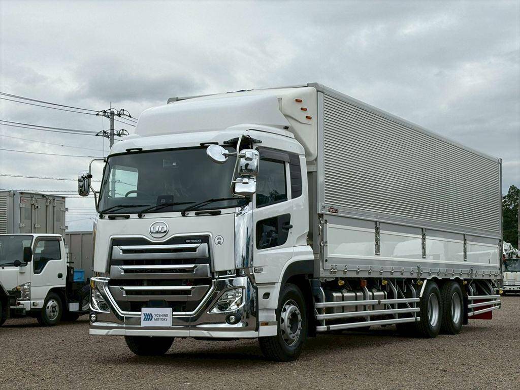 UDトラックスクオン冷蔵冷凍ウイング大型（10t）[写真01]