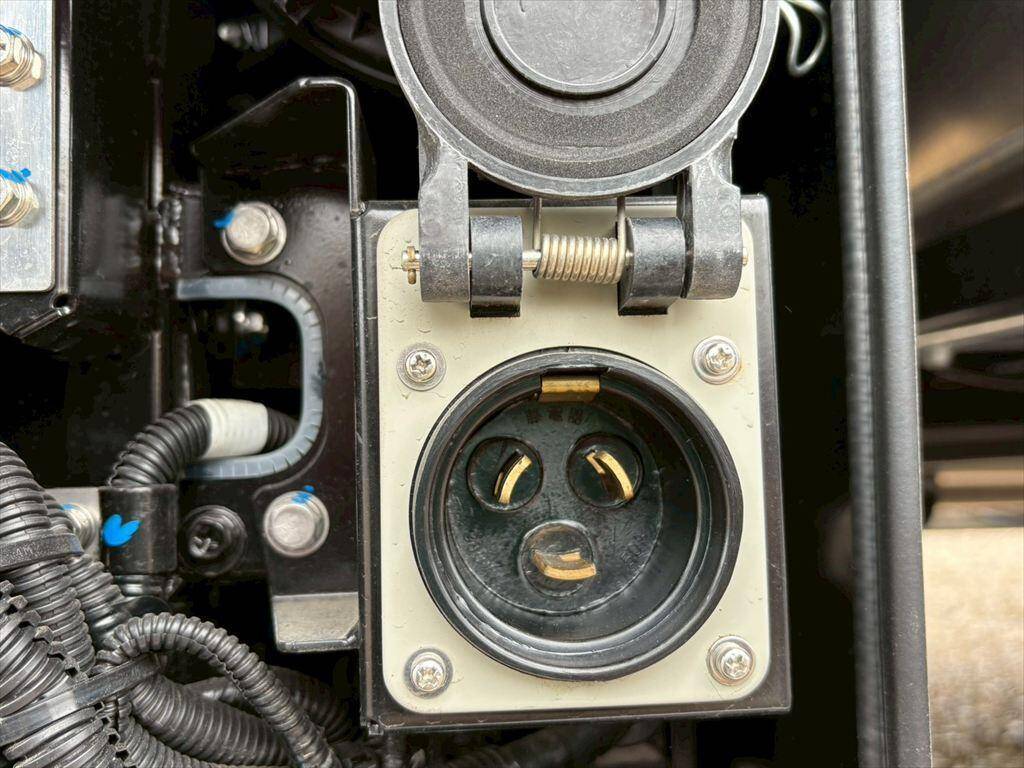 UDトラックスクオン冷蔵冷凍ウイング大型（10t）[写真15]