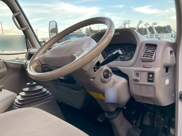 トヨタトヨエース平ボディ小型（2t・3t）[写真25]
