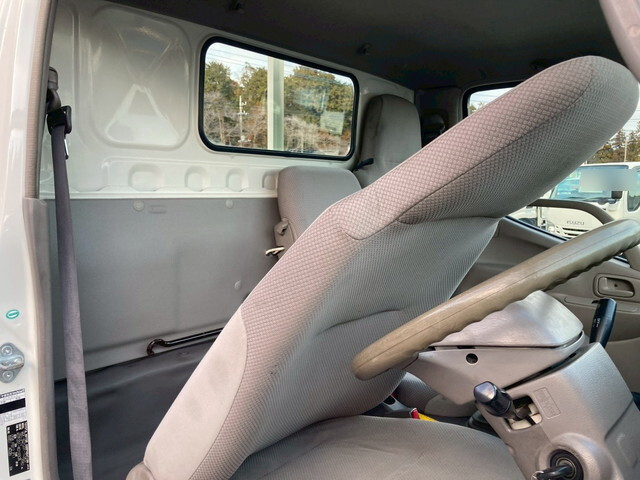 トヨタトヨエース平ボディ小型（2t・3t）[写真32]