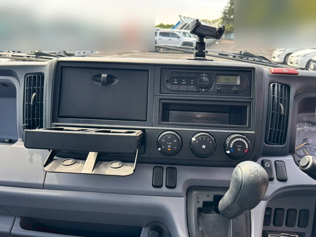 三菱ふそうキャンター平ボディ小型（2t・3t）[写真23]