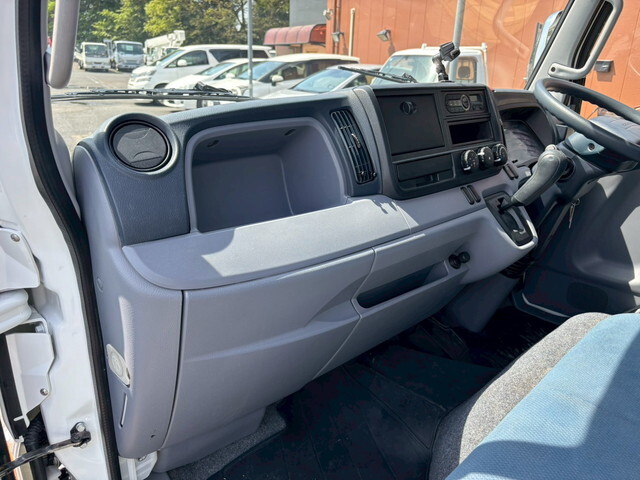 三菱ふそうキャンター平ボディ小型（2t・3t）[写真34]