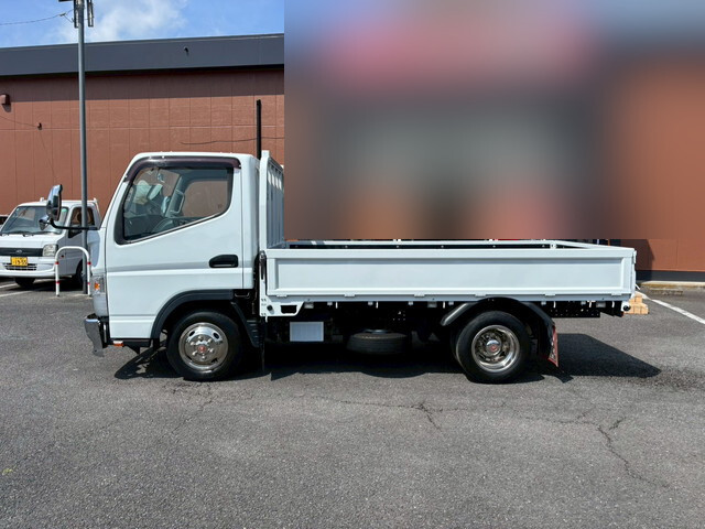三菱ふそうキャンター平ボディ小型（2t・3t）[写真06]