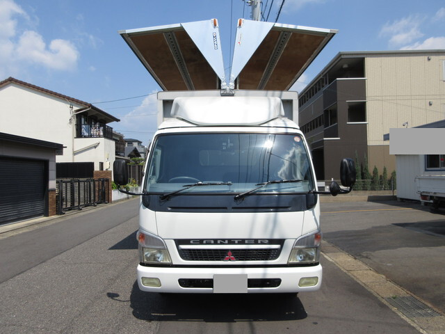 三菱ふそうキャンターアルミウイング小型（2t・3t）[写真11]