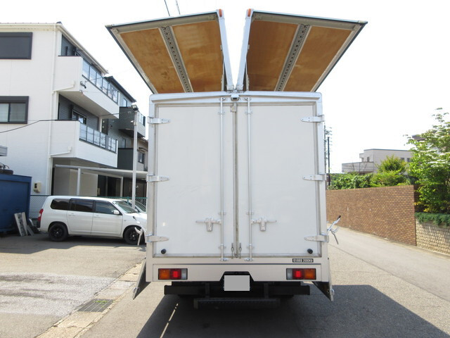 三菱ふそうキャンターアルミウイング小型（2t・3t）[写真14]