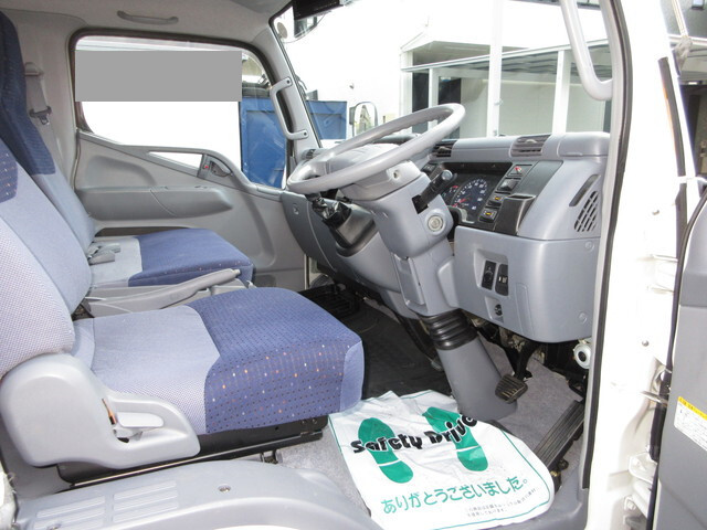 三菱ふそうキャンターアルミウイング小型（2t・3t）[写真18]