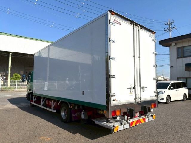 いすゞフォワード冷凍車（冷蔵車）中型（4t）[写真02]