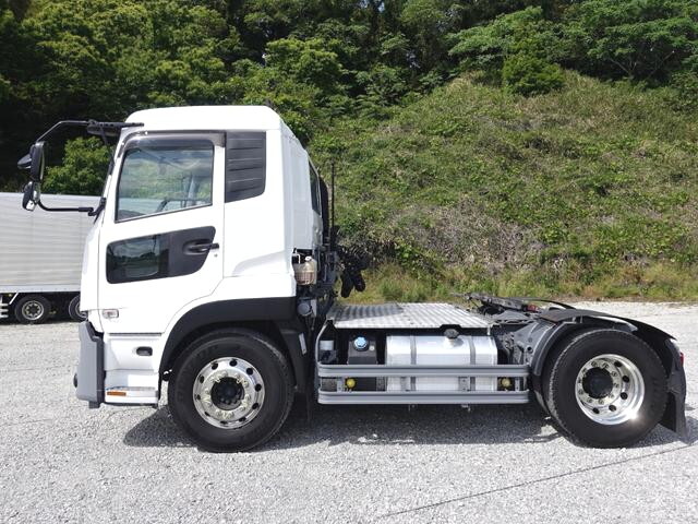 UDトラックスクオントレーラーヘッド（トラクターヘッド）大型（10t）[写真10]