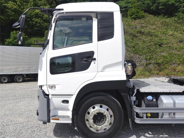 UDトラックスクオントレーラーヘッド（トラクターヘッド）大型（10t）[写真12]