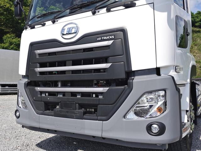 UDトラックスクオントレーラーヘッド（トラクターヘッド）大型（10t）[写真04]