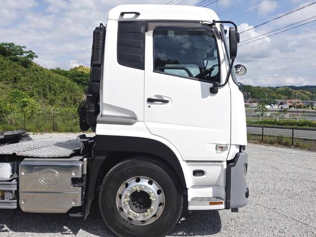 UDトラックスクオントレーラーヘッド（トラクターヘッド）大型（10t）[写真06]