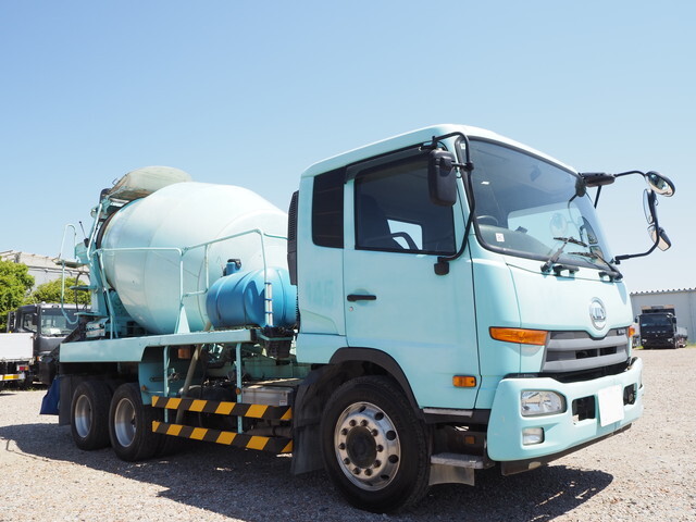 UDトラックスコンドルミキサー車（コンクリートミキサー）増トン（6t・8t）[写真01]