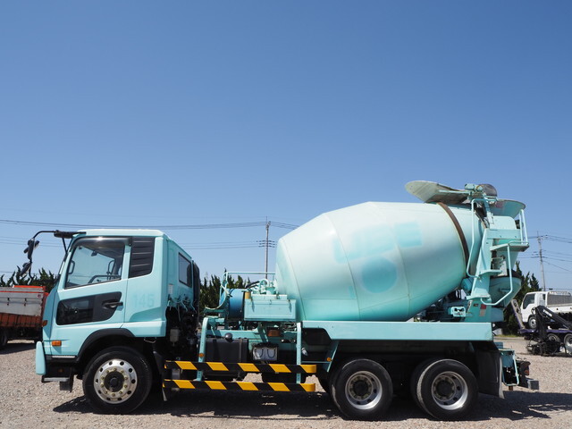UDトラックスコンドルミキサー車（コンクリートミキサー）増トン（6t・8t）[写真05]