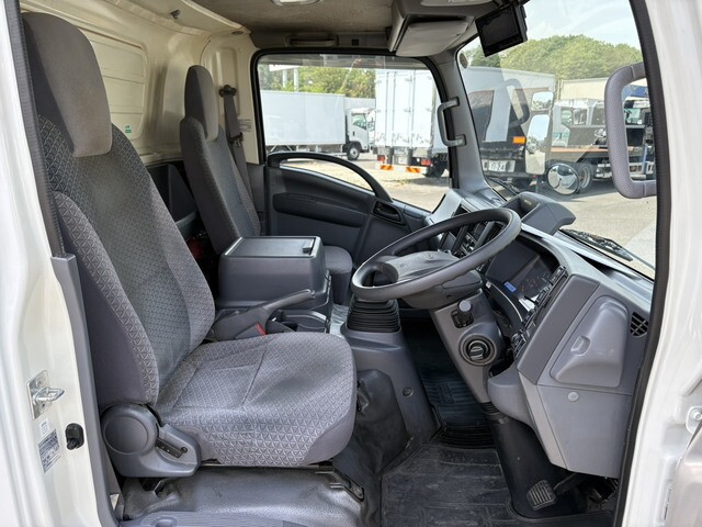 いすゞエルフ保冷バン小型（2t・3t）[写真30]