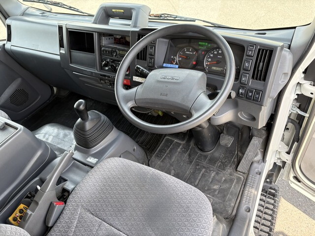 いすゞエルフ保冷バン小型（2t・3t）[写真32]
