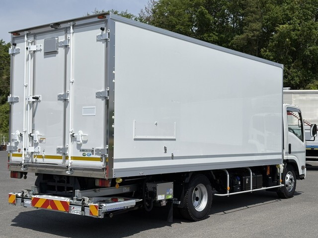 いすゞエルフ保冷バン小型（2t・3t）[写真04]