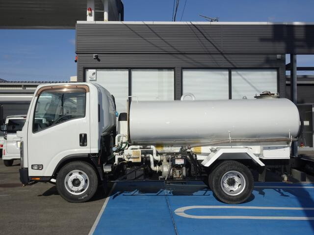 いすゞエルフ散水車小型（2t・3t）[写真03]