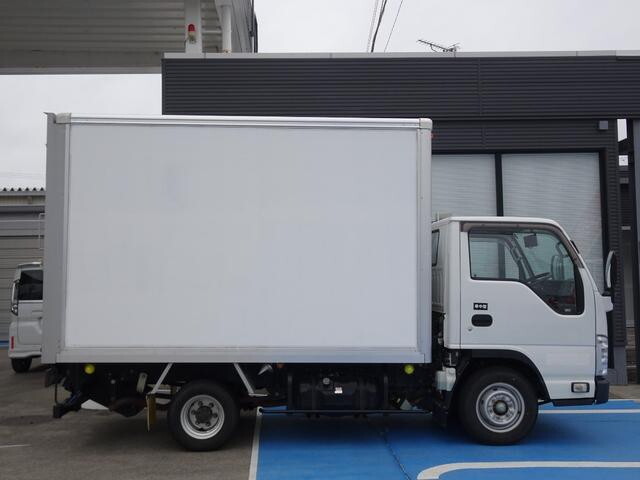 いすゞエルフパネルバン小型（2t・3t）[写真05]