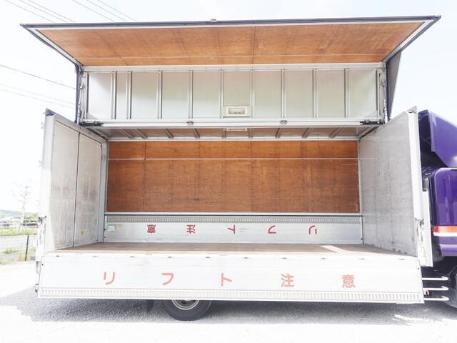いすゞフォワードアルミウイング増トン（6t・8t）[写真11]