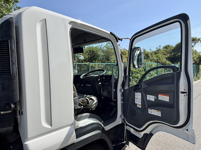 いすゞフォワードコンテナ専用車中型（4t）[写真31]