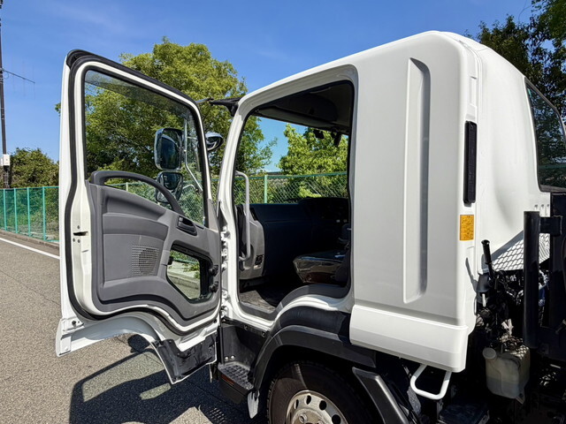 いすゞフォワードコンテナ専用車中型（4t）[写真07]