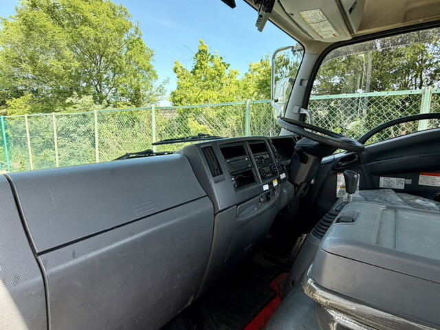 いすゞフォワードコンテナ専用車中型（4t）[写真09]