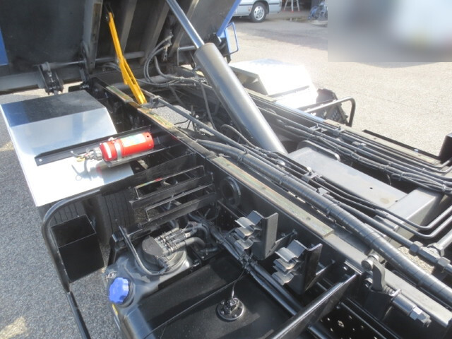 いすゞエルフパッカー車（塵芥車）小型（2t・3t）[写真17]
