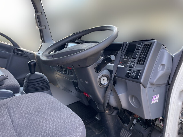 いすゞエルフアルミバン小型（2t・3t）[写真30]