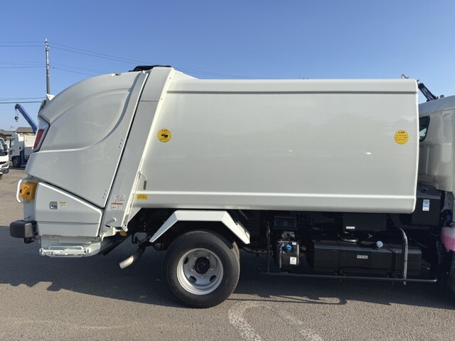 三菱ふそうキャンターパッカー車（塵芥車）小型（2t・3t）[写真06]