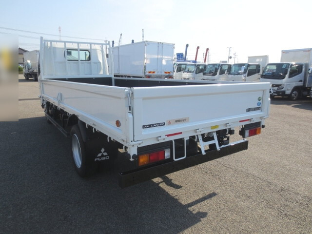 三菱ふそうキャンター平ボディ小型（2t・3t）[写真02]