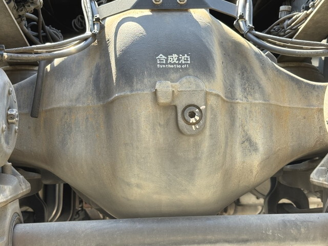 UDトラックスクオントレーラーヘッド（トラクターヘッド）大型（10t）[写真21]