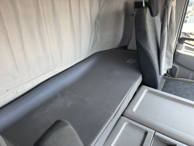 UDトラックスクオントレーラーヘッド（トラクターヘッド）大型（10t）[写真30]