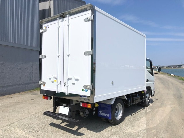 三菱ふそうキャンター冷凍車（冷蔵車）小型（2t・3t）[写真02]
