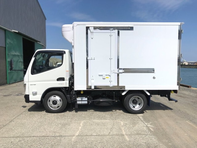 三菱ふそうキャンター冷凍車（冷蔵車）小型（2t・3t）[写真06]